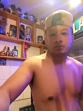 themorenofit08 online show from April 28, 2026, 11:42 pm
