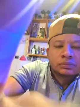 themorenofit08 online show from May 1, 2026, 12:37 am