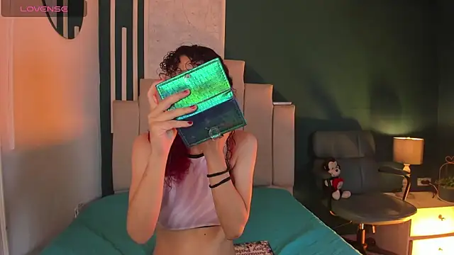 AliceMadnes online show from November 18, 2025, 9:18 pm