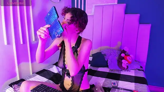 AliceMadnes online show from November 27, 2025, 4:46 am