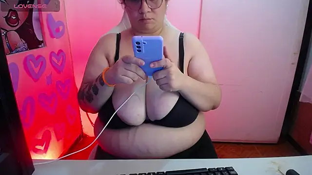 Snapshot of kattybbwbigboobs_ chatting on July 11, 2026, 12:33 am kattybbwbigboobs online show from July 11, 2026, 12:33 am