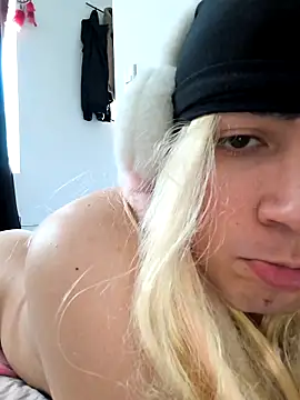 MikahLee6 online show from November 9, 2025, 10:36 pm