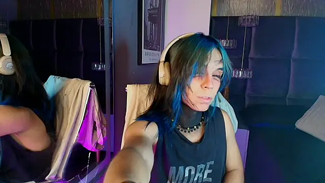 luxiel  online show from April 27, 2026, 8:51 pm