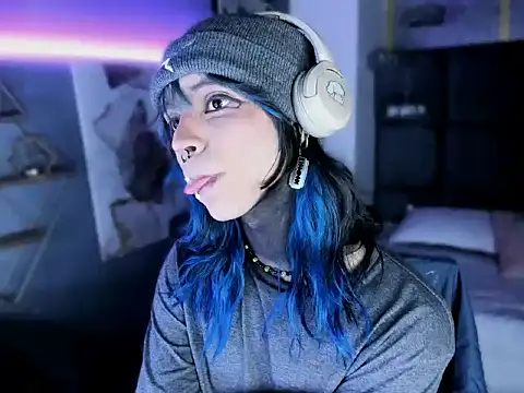 Snapshot of luxiel_ chatting on June 16, 2026, 9:48 pm luxiel online show from June 16, 2026, 9:48 pm