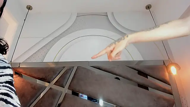 isaa and juanjo online show from February 14, 2026, 3:51 am