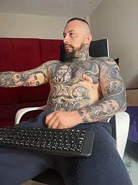 Snapshot of VenomHeat chatting on November 13, 2025, 5:50 pm VenomHeat online show from November 13, 2025, 5:50 pm