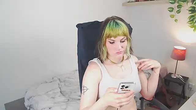 Snapshot of slutty_violet chatting on May 7, 2026, 3:37 pm slutty violet online show from May 7, 2026, 3:37 pm