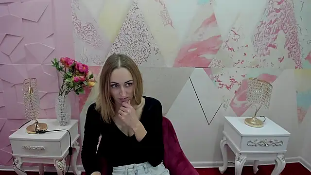 Cella red1 online show from November 12, 2025, 9:02 am