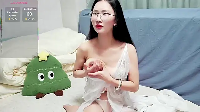 Snapshot of QIQIZHAO-2025 chatting on December 2, 2025, 12:40 pm QIQIZHAO-2025 online show from December 2, 2025, 12:40 pm