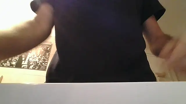 Snapshot of CuteDaddy92 chatting on December 17, 2025, 7:41 pm CuteDaddy92 online show from December 17, 2025, 7:41 pm