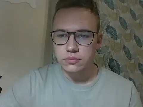 Snapshot of Yminoske chatting on November 7, 2025, 4:22 pm Yminoske online show from November 7, 2025, 4:22 pm