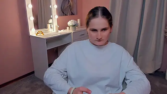 Snapshot of TorriBreckel chatting on November 9, 2025, 9:46 am TorriBreckel online show from November 9, 2025, 9:46 am