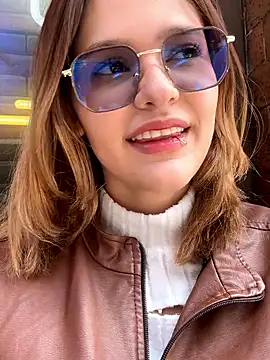 Snapshot of lili_ra chatting on November 7, 2025, 4:33 pm lili ra online show from November 7, 2025, 4:33 pm