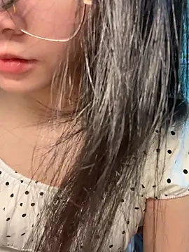 Snapshot of Lynn-122 chatting on November 16, 2025, 2:27 am Lynn-122 online show from November 16, 2025, 2:27 am