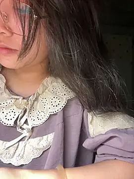 Snapshot of Lynn-122 chatting on November 14, 2025, 7:01 am Lynn-122 online show from November 14, 2025, 7:01 am