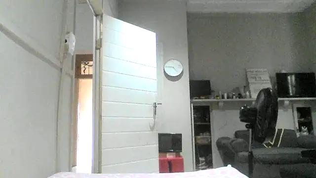 Snapshot of DustyLucy02 chatting on May 13, 2026, 8:10 am DustyLucy02 online show from May 13, 2026, 8:10 am