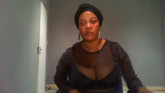 Snapshot of DustyLucy02 chatting on April 18, 2026, 12:51 pm DustyLucy02 online show from April 18, 2026, 12:51 pm