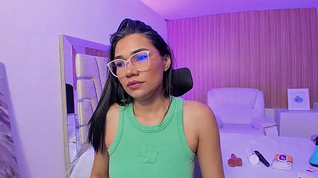 katemooss  online show from November 12, 2025, 12:42 pm