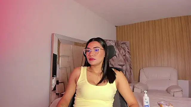 katemooss  online show from November 23, 2025, 12:15 pm