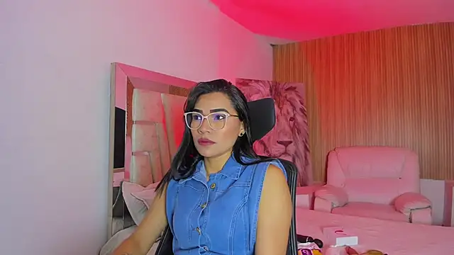 katemooss  online show from November 22, 2025, 12:26 pm