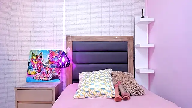 IRENNEBLAZER online show from February 4, 2026, 12:33 pm