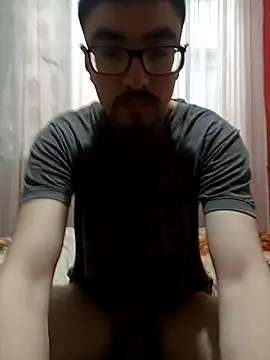 juliann boy online show from November 25, 2025, 11:54 am