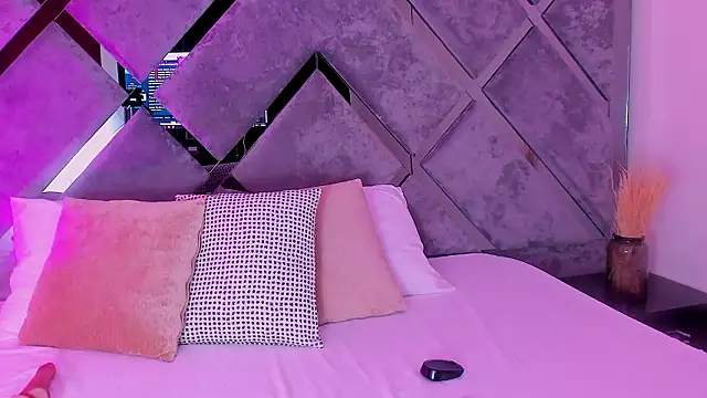 Snapshot of luciagray1 chatting on February 23, 2026, 10:32 pm luciagray1 online show from February 23, 2026, 10:32 pm