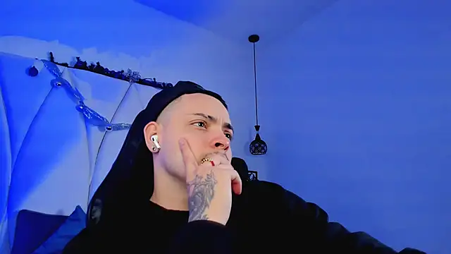 Maxwell Dupont online show from December 3, 2025, 12:04 pm