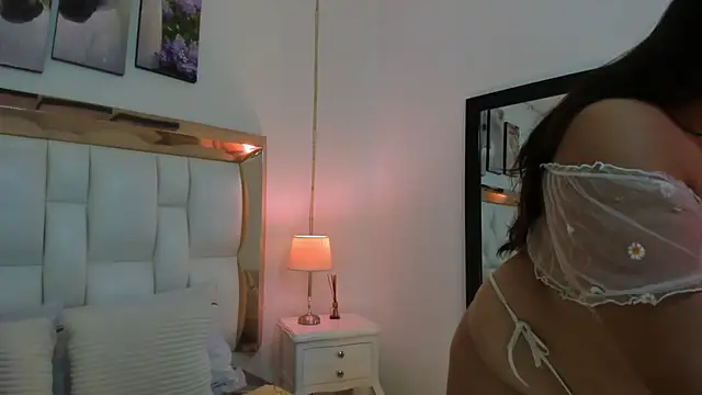 Snapshot of ElaineJackson chatting on November 18, 2025, 5:49 pm ElaineJackson online show from November 18, 2025, 5:49 pm