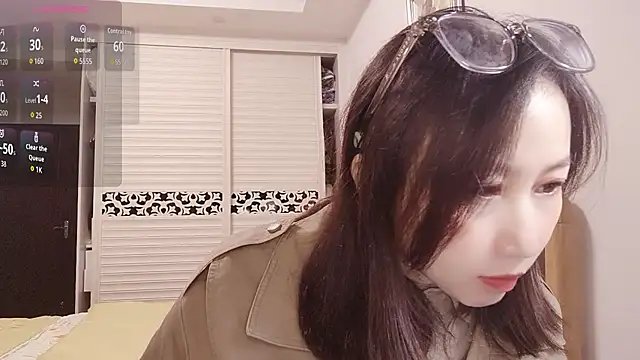 Snapshot of Ella61 chatting on November 11, 2025, 1:28 pm Ella61 online show from November 11, 2025, 1:28 pm