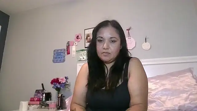 Snapshot of tattedlatina chatting on November 13, 2025, 4:38 am tattedlatina online show from November 13, 2025, 4:38 am