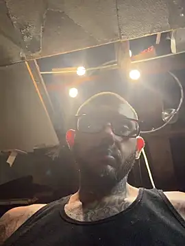 trickydickydaddy online show from May 5, 2026, 9:23 am