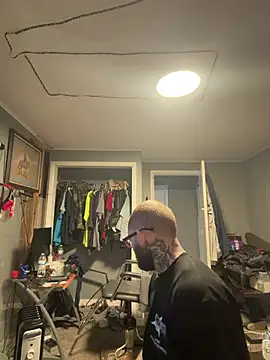 Snapshot of trickydickydaddy chatting on February 10, 2026, 5:23 pm trickydickydaddy online show from February 10, 2026, 5:23 pm