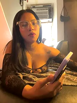 Snapshot of emi_2 chatting on November 12, 2025, 9:07 pm emi 2 online show from November 12, 2025, 9:07 pm