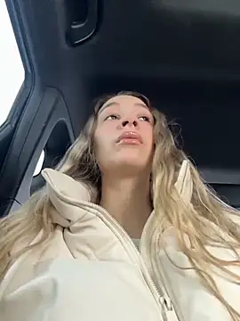 Snapshot of SashaCatt chatting on February 16, 2026, 8:13 am SashaCatt online show from February 16, 2026, 8:13 am