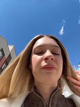 Snapshot of SashaCatt chatting on June 3, 2026, 9:10 am SashaCatt online show from June 3, 2026, 9:10 am