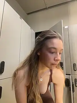 Snapshot of SashaCatt chatting on February 5, 2026, 8:32 am SashaCatt online show from February 5, 2026, 8:32 am