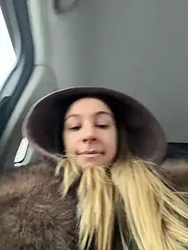 Snapshot of SashaCatt chatting on February 12, 2026, 6:57 am SashaCatt online show from February 12, 2026, 6:57 am