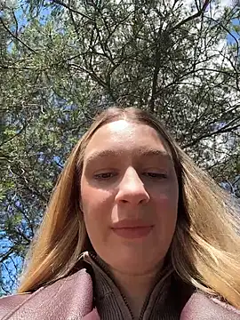 Snapshot of SashaCatt chatting on July 9, 2026, 8:37 am SashaCatt online show from July 9, 2026, 8:37 am