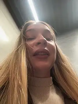 Snapshot of SashaCatt chatting on March 15, 2026, 8:32 am SashaCatt online show from March 15, 2026, 8:32 am