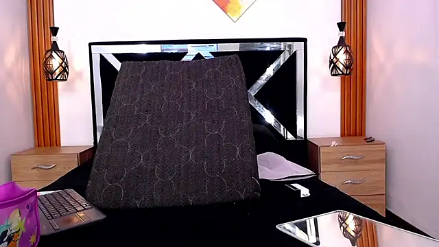 Snapshot of SCARLETT_INK_ chatting on June 17, 2026, 12:43 am SCARLETT INK online show from June 17, 2026, 12:43 am