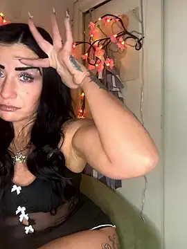 Snapshot of ValayaNoire chatting on January 10, 2026, 2:23 pm ValayaNoire online show from January 10, 2026, 2:23 pm