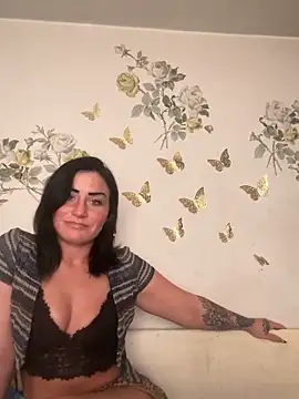 Snapshot of ValayaNoire chatting on November 26, 2025, 5:24 pm ValayaNoire online show from November 26, 2025, 5:24 pm