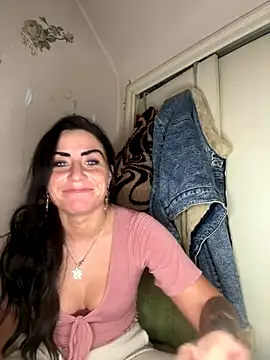 Snapshot of ValayaNoire chatting on December 14, 2025, 11:27 am ValayaNoire online show from December 14, 2025, 11:27 am