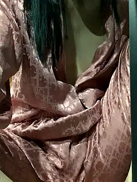 Snapshot of Tiny-122 chatting on January 15, 2026, 6:00 pm Tiny-122 online show from January 15, 2026, 6:00 pm