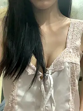 Snapshot of Tiny-122 chatting on November 28, 2025, 4:51 pm Tiny-122 online show from November 28, 2025, 4:51 pm