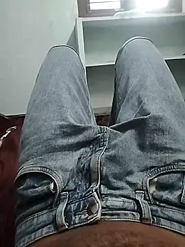 Snapshot of LEOMEGHA2026 chatting on February 16, 2026, 8:13 am LEOMEGHA2026 online show from February 16, 2026, 8:13 am