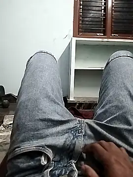 Snapshot of LEOMEGHA2026 chatting on February 17, 2026, 4:37 pm LEOMEGHA2026 online show from February 17, 2026, 4:37 pm