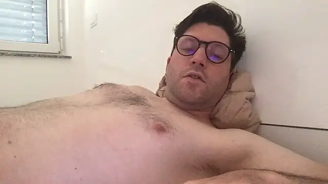 Snapshot of 4fu69str8 chatting on April 13, 2026, 3:49 pm 4fu69str8 online show from April 13, 2026, 3:49 pm