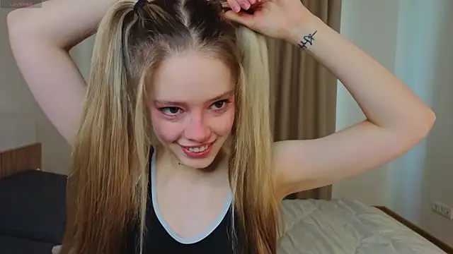 TiffinyMergist online show from March 12, 2026, 6:17 am